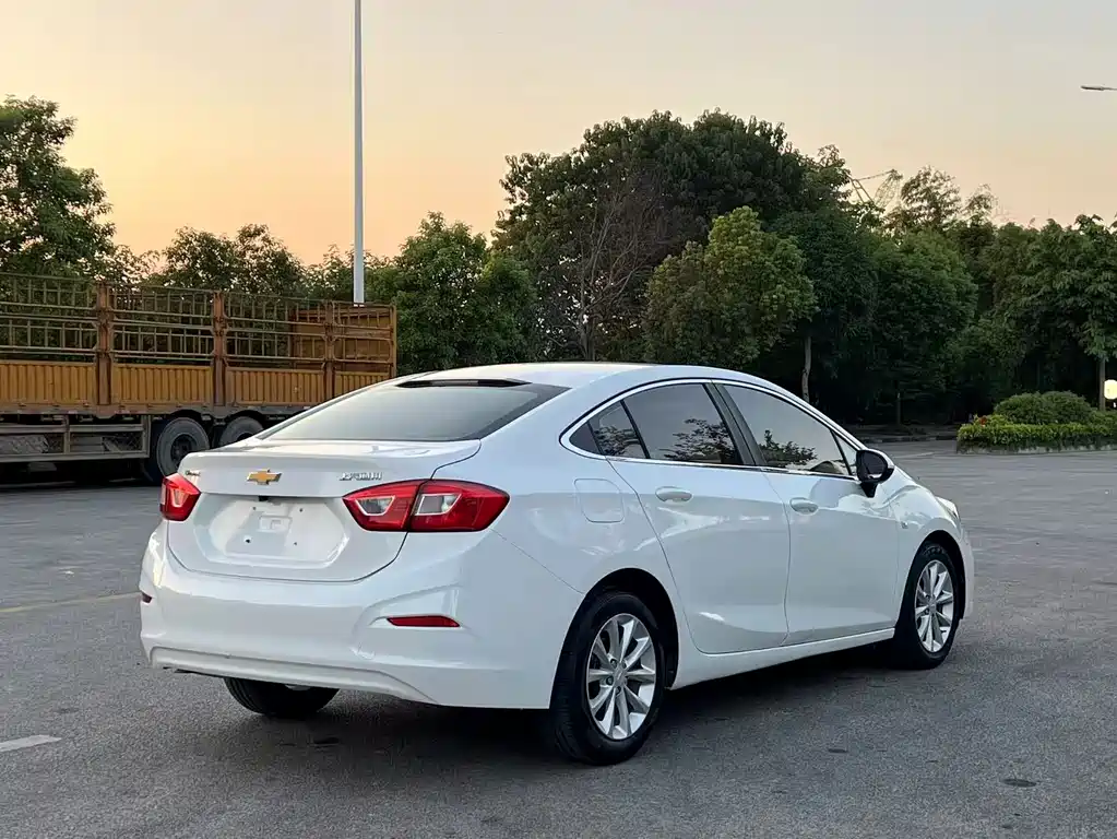 Chevrolet Cruze — миниатюра 6