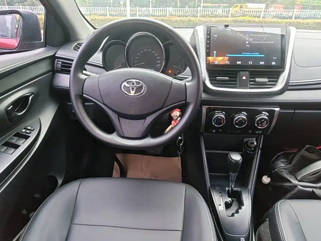 Toyota Yaris L — миниатюра 13