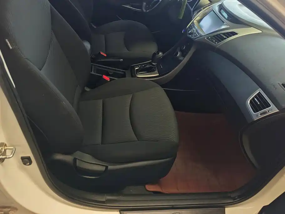 Hyundai Elantra Langdong — миниатюра 8