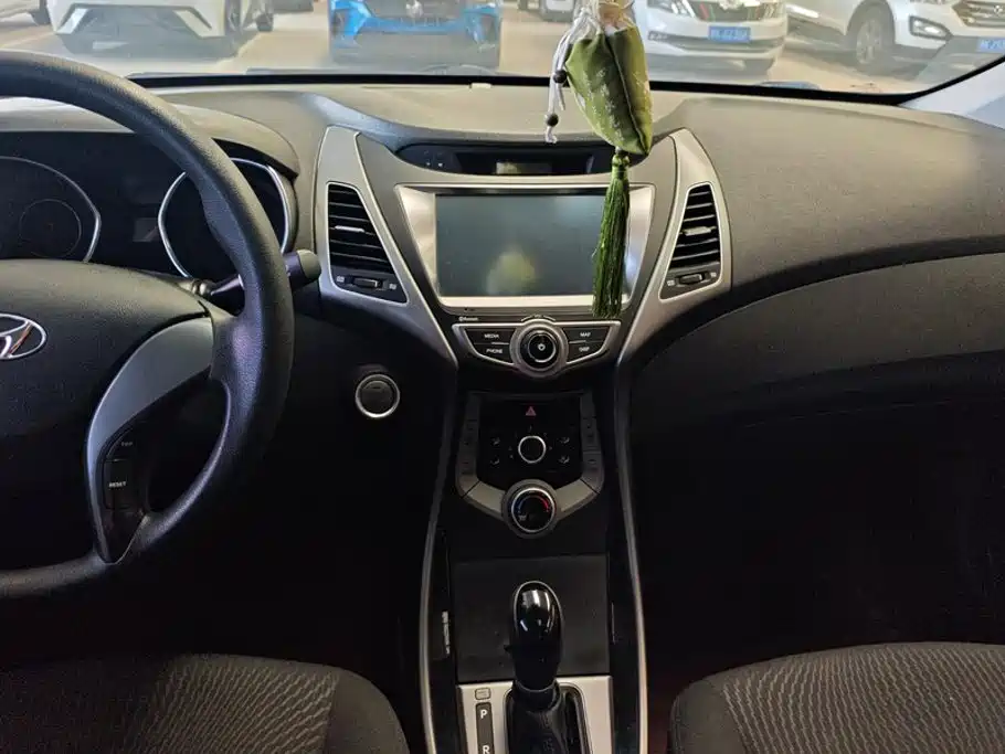 Hyundai Elantra Langdong — миниатюра 13