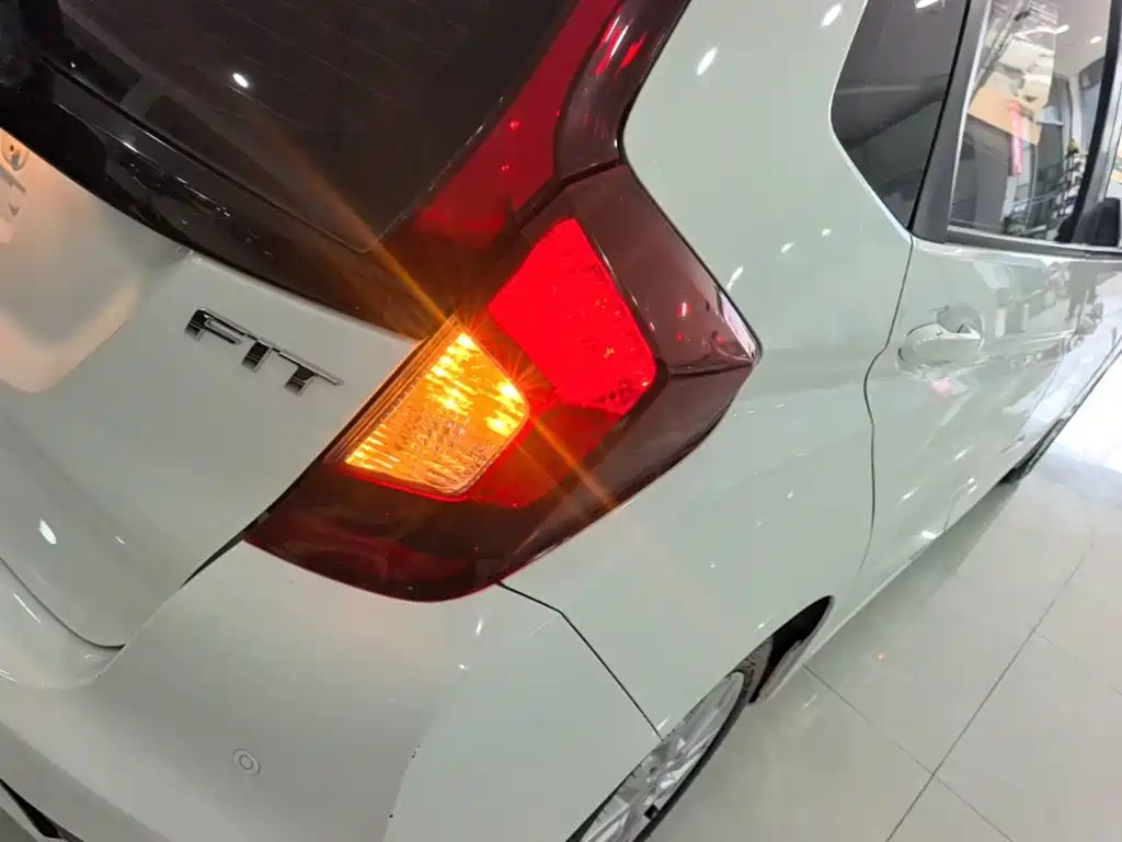 Honda Fit — миниатюра 8