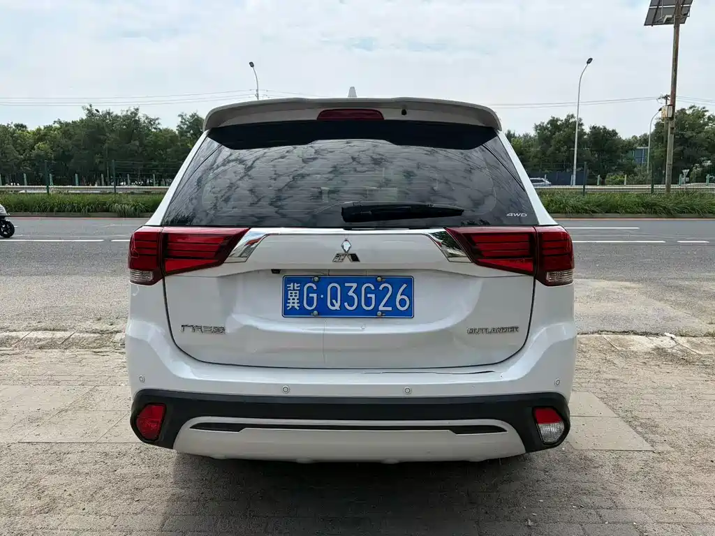 Mitsubishi Outlander — миниатюра 5