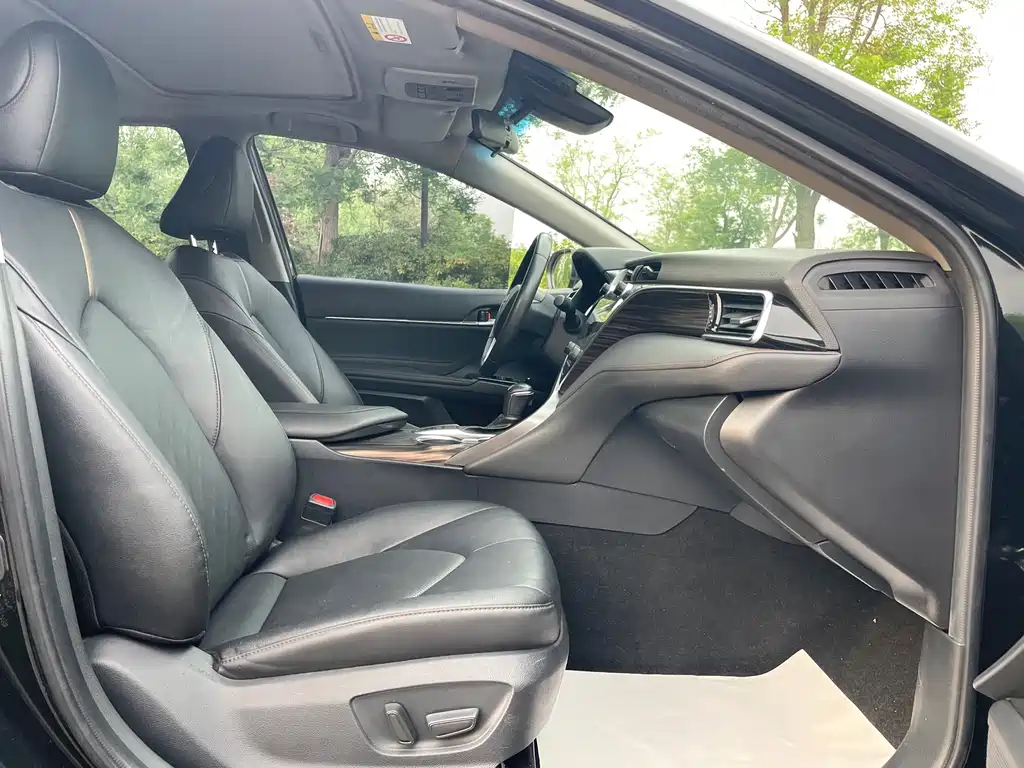 Toyota Camry — миниатюра 11