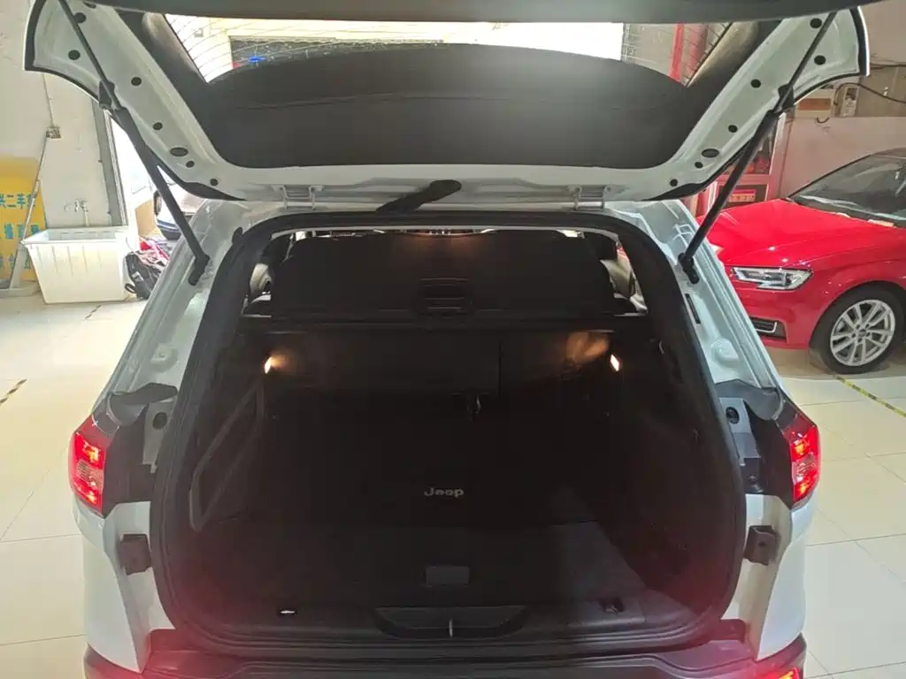 Jeep Cherokee — миниатюра 19