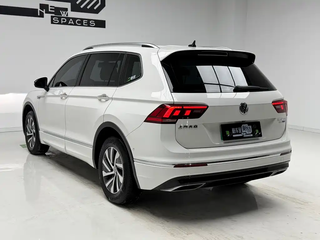 Volkswagen Tiguan L PHEV 430PHEV Plug-in Hybrid Premium Edition, фото 6