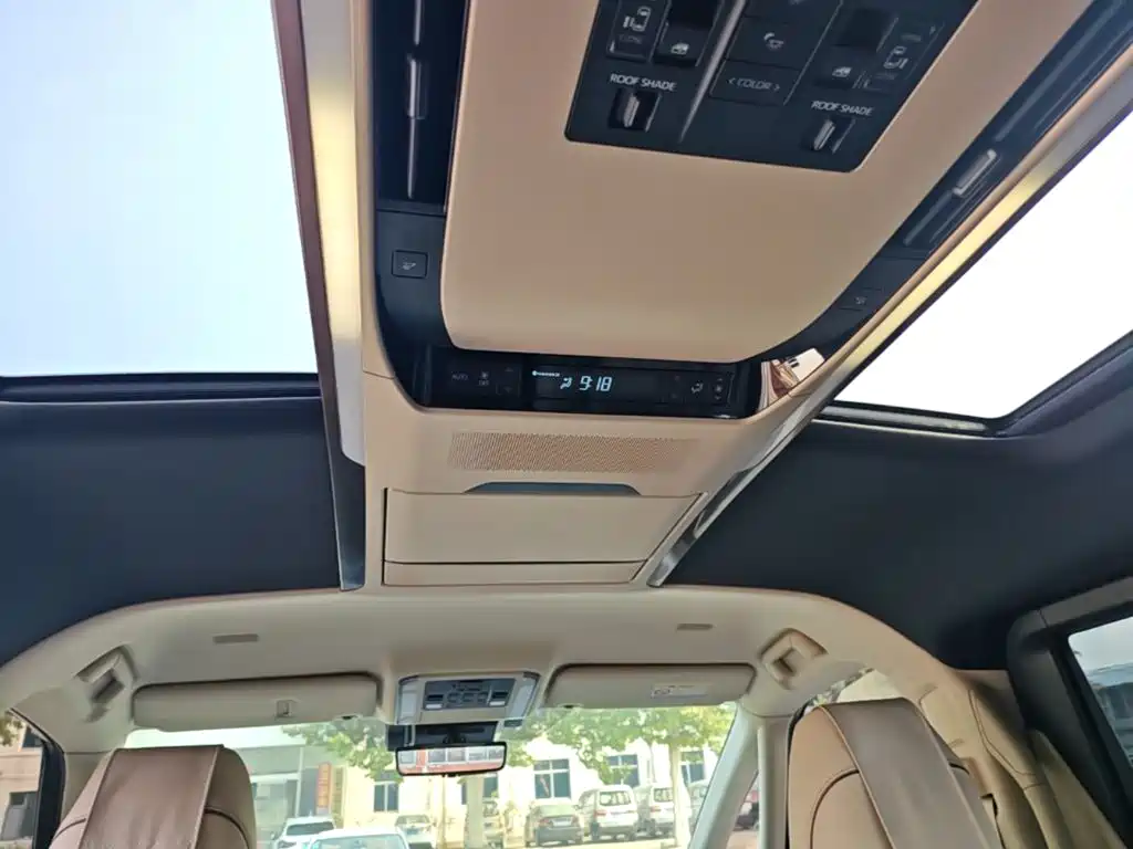 Toyota Alphard — миниатюра 18