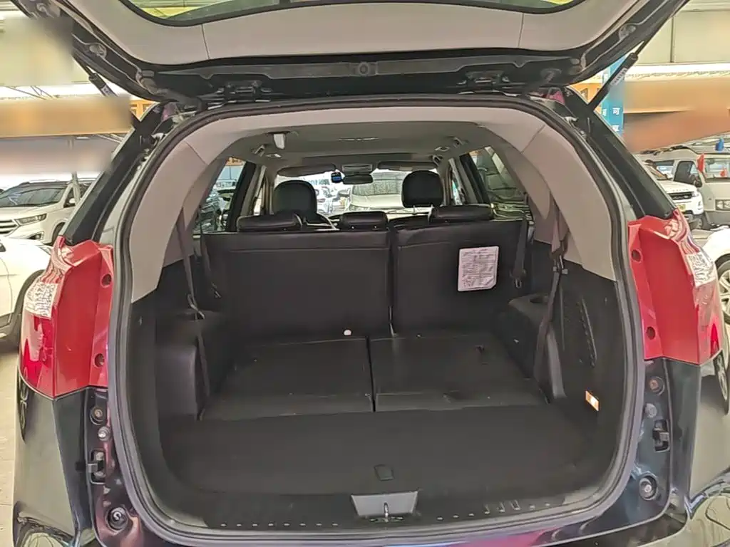 Geely Haoqing SUV — миниатюра 19