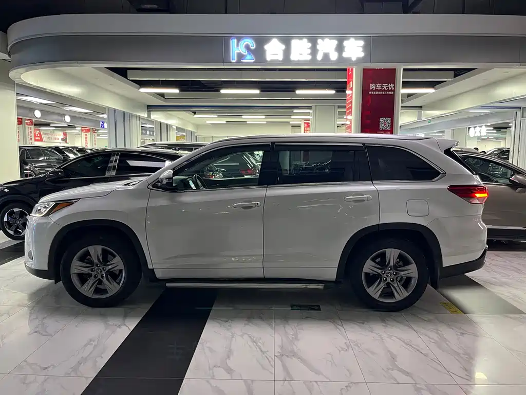 TOYOTA HIGHLANDER