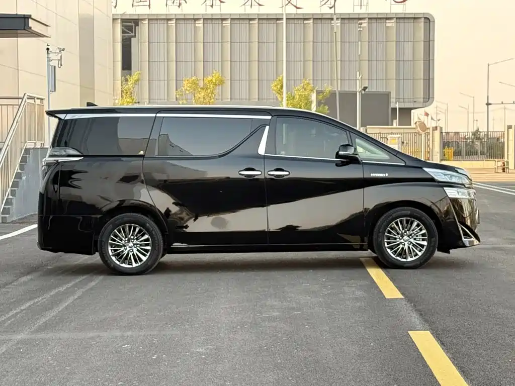 Toyota Alphard — миниатюра 4