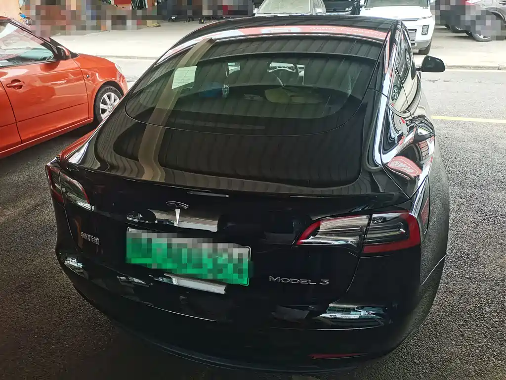 Tesla Model 3 — миниатюра 9