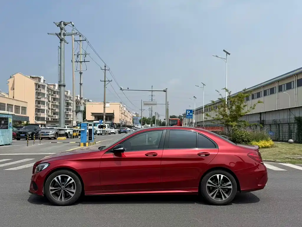 Mercedes-Benz C-Class — миниатюра 7
