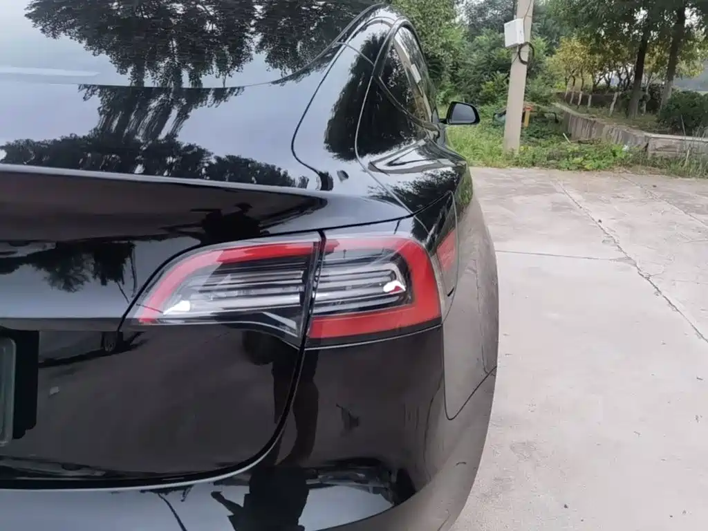 Tesla Model 3 — миниатюра 8