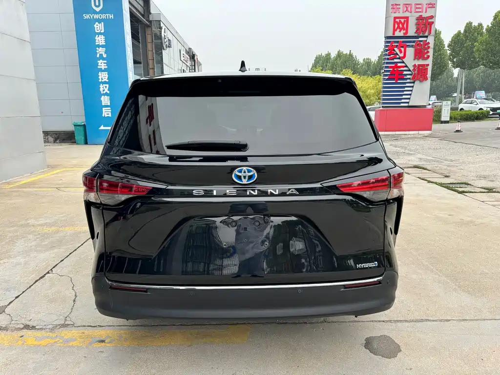 Toyota Sienna — миниатюра 14