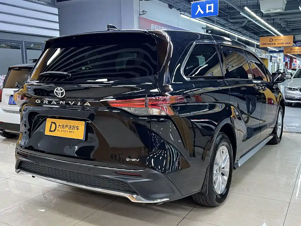 Toyota Granvia — миниатюра 2