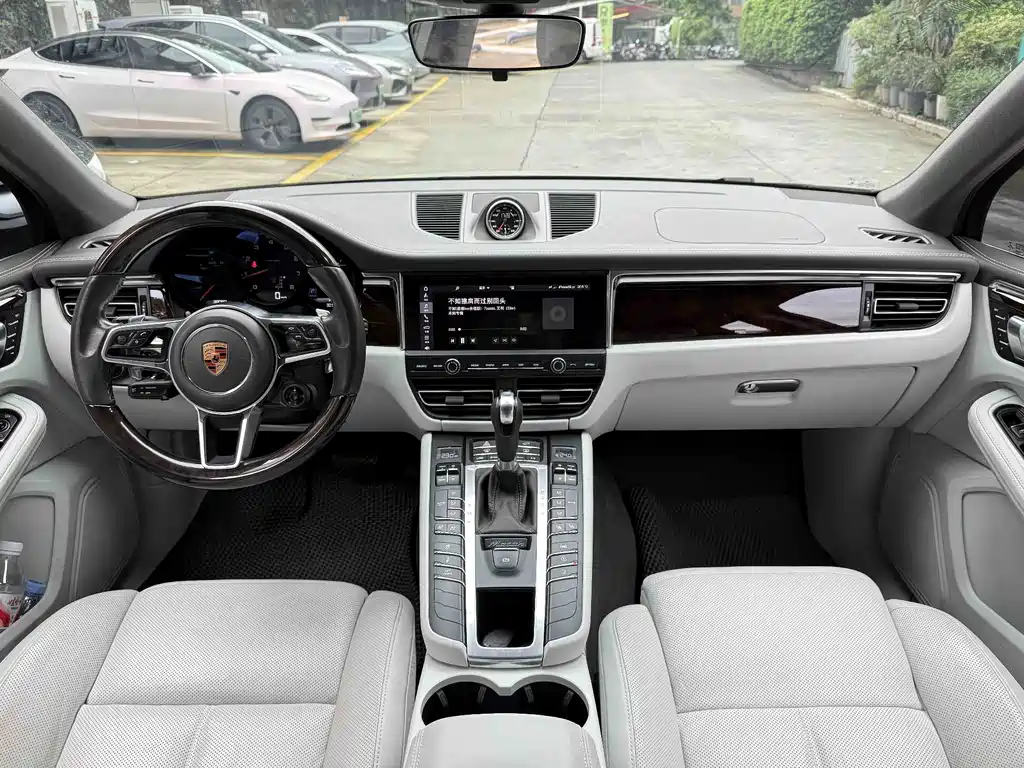 Porsche Macan — миниатюра 4