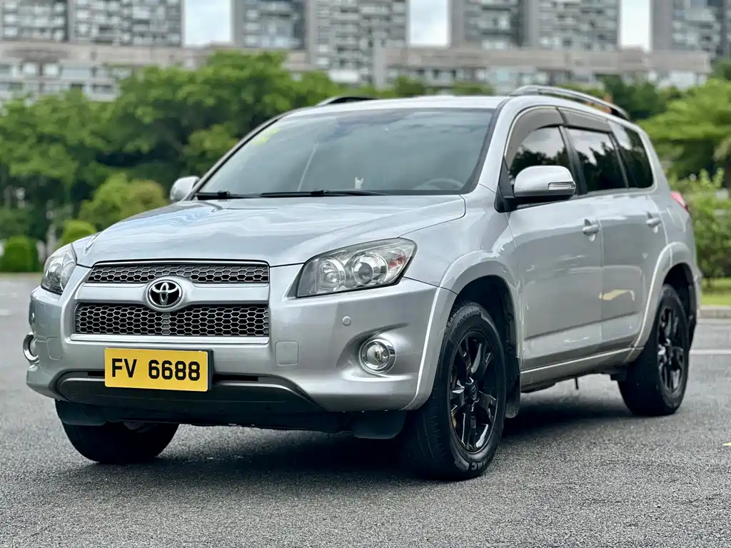 Toyota RAV4 — миниатюра 10