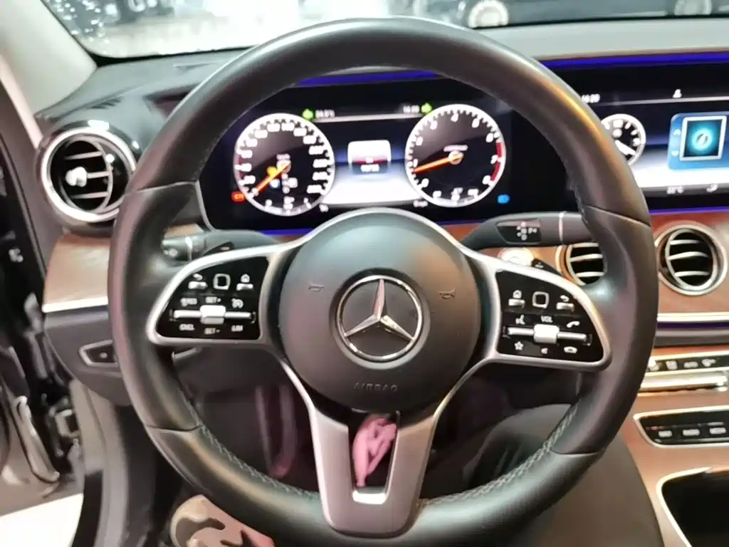 Mercedes-Benz E-Class — миниатюра 11