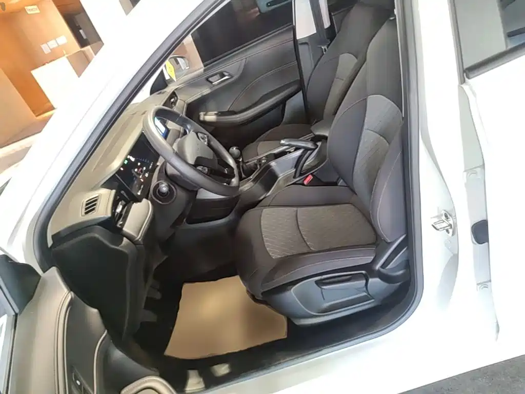 Roewe i5 — миниатюра 15