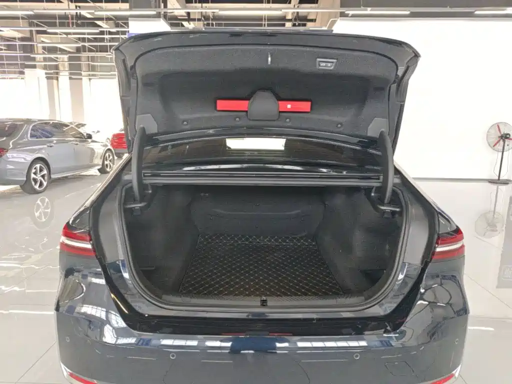 BMW 5 Series — миниатюра 19