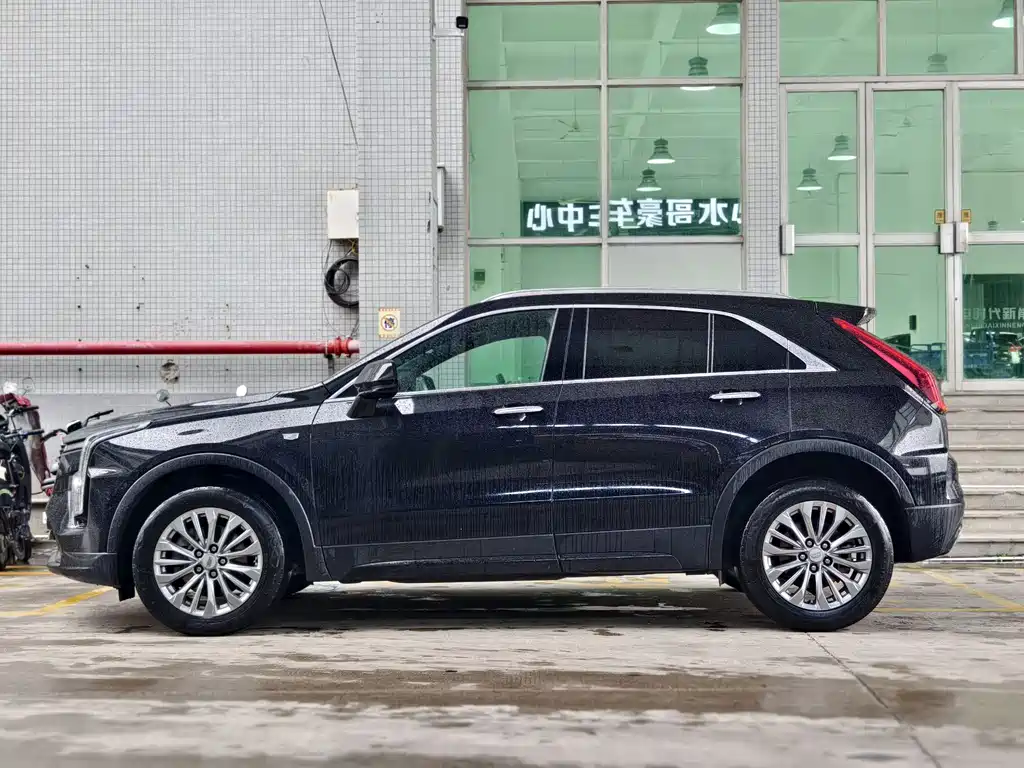 CADILLAC XT4