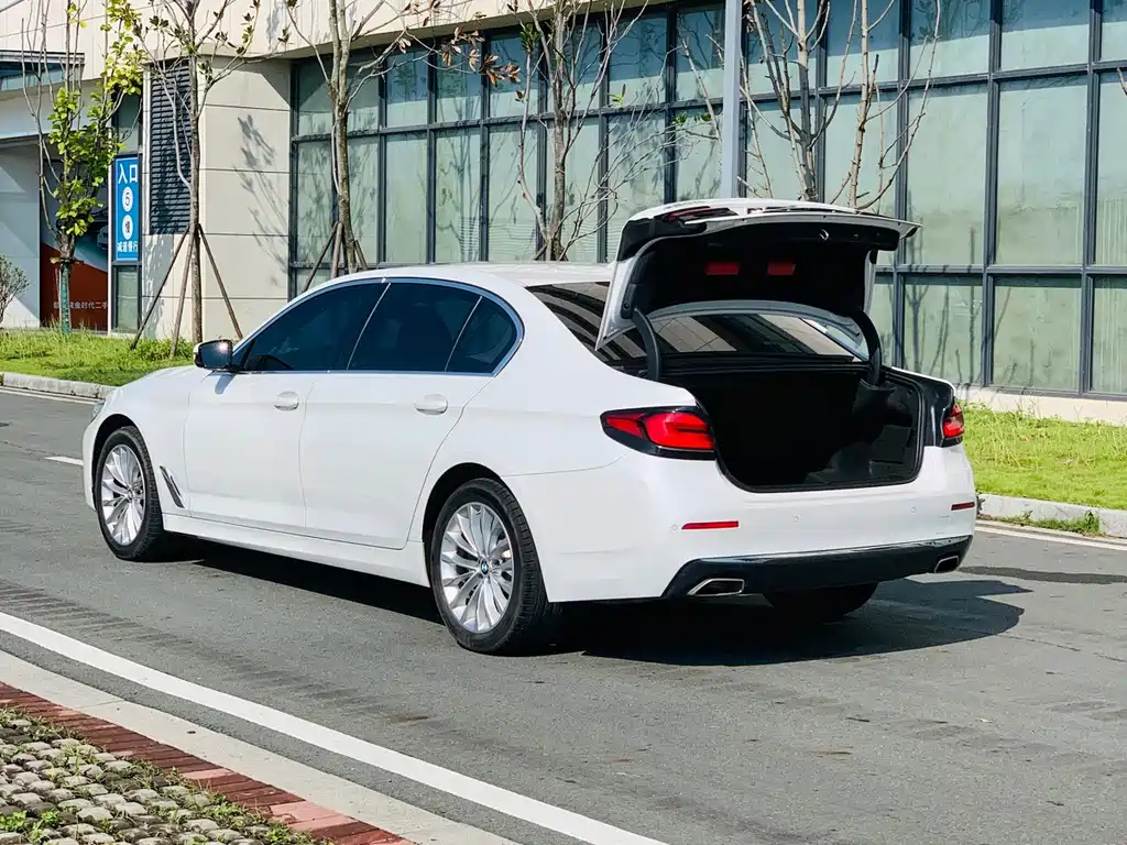 BMW 5 Series — миниатюра 9
