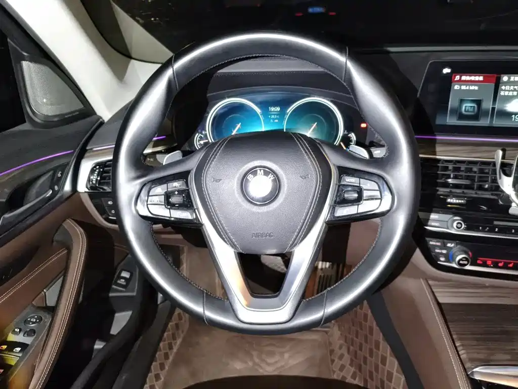 BMW 5 Series — миниатюра 3
