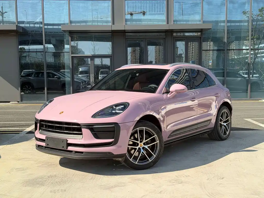 PORSCHE MACAN