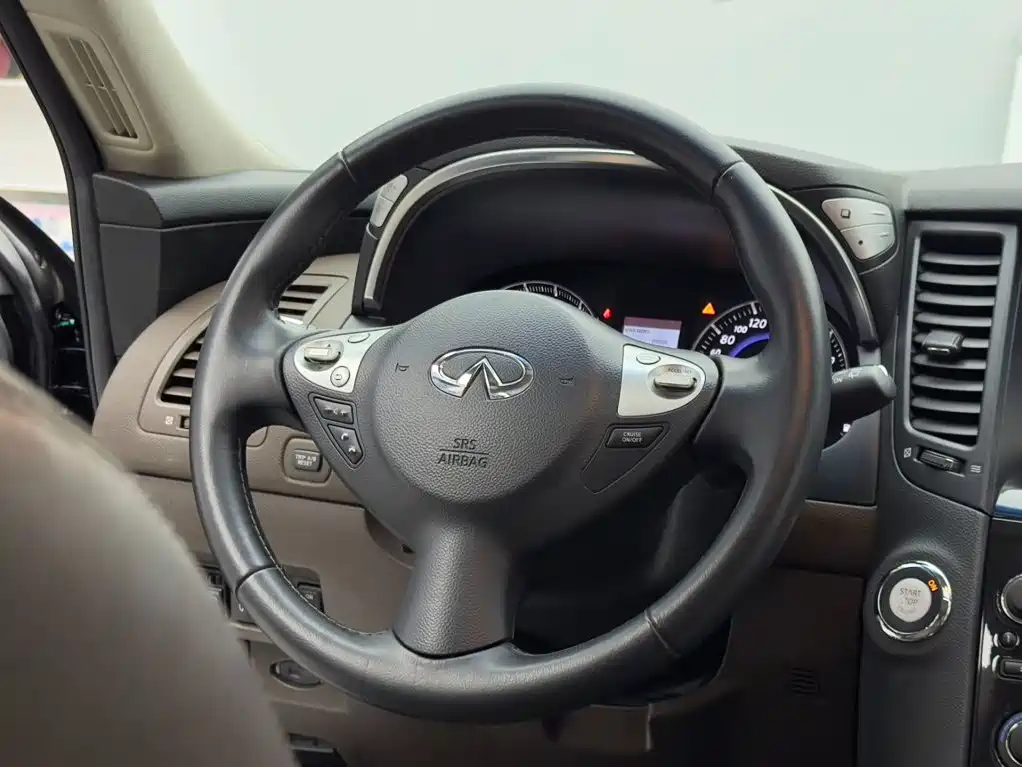 Infiniti QX70 — миниатюра 13