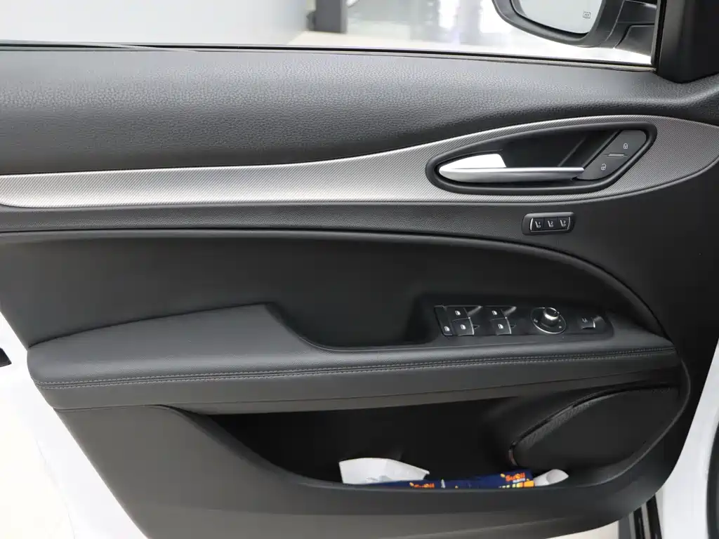 Alfa Romeo Stelvio — миниатюра 20