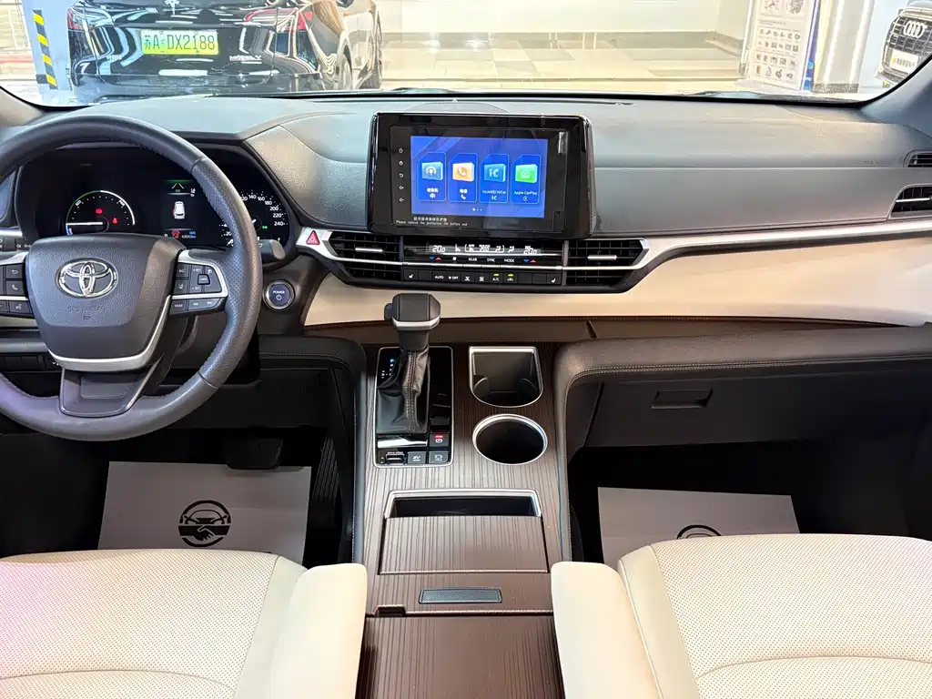Toyota Sienna — миниатюра 14