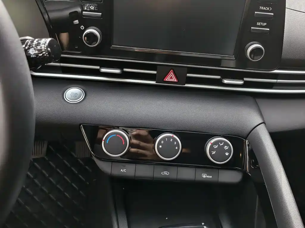 Hyundai Elantra — миниатюра 14