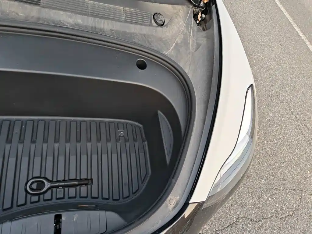 Tesla Model 3 — миниатюра 22