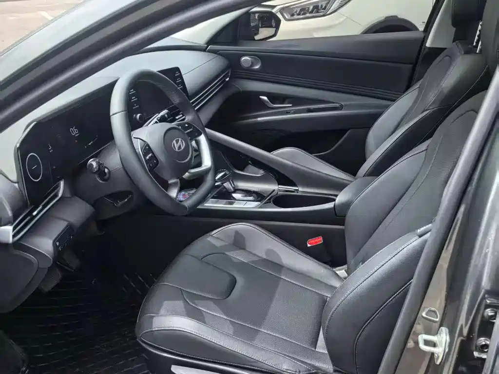 Hyundai Elantra — миниатюра 7