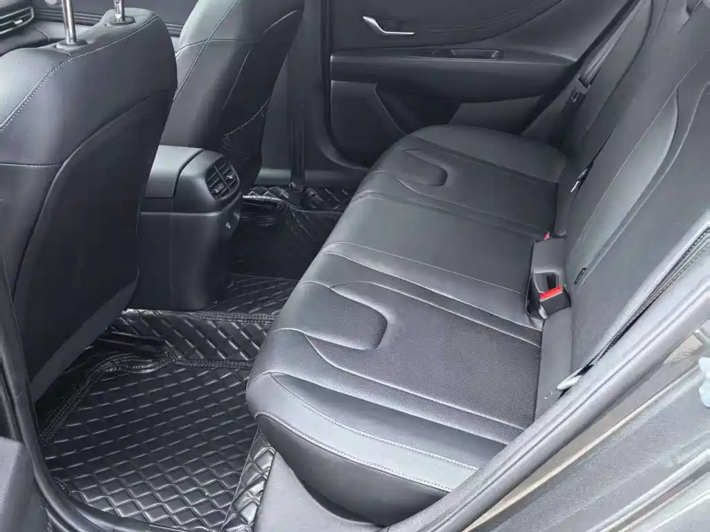 Hyundai Elantra — миниатюра 8