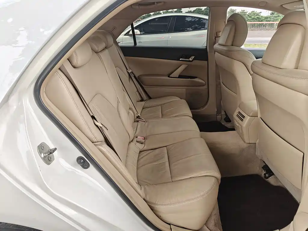 Toyota Reiz — миниатюра 15