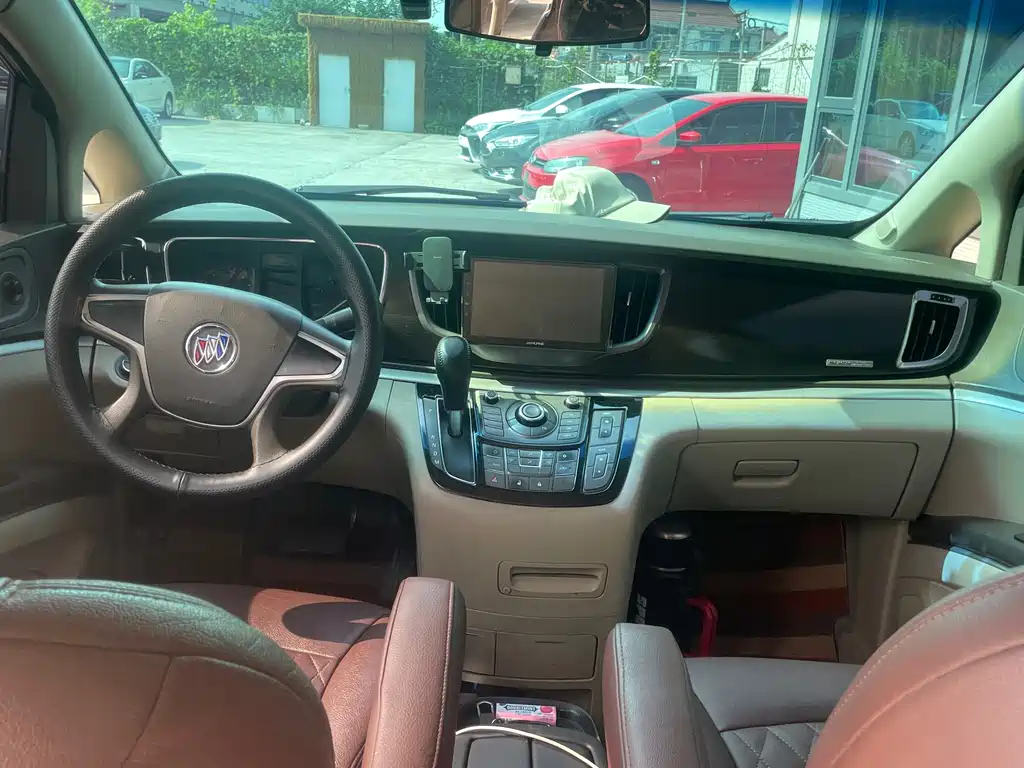 Buick GL8 — миниатюра 6