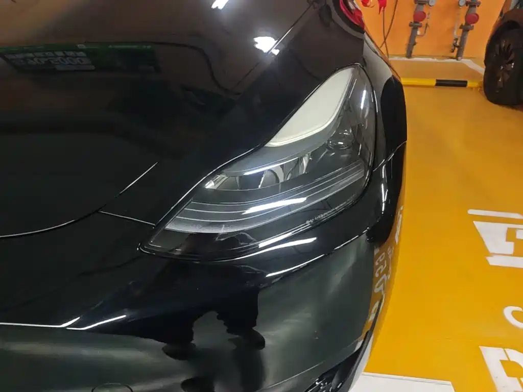 Tesla Model Y — миниатюра 24