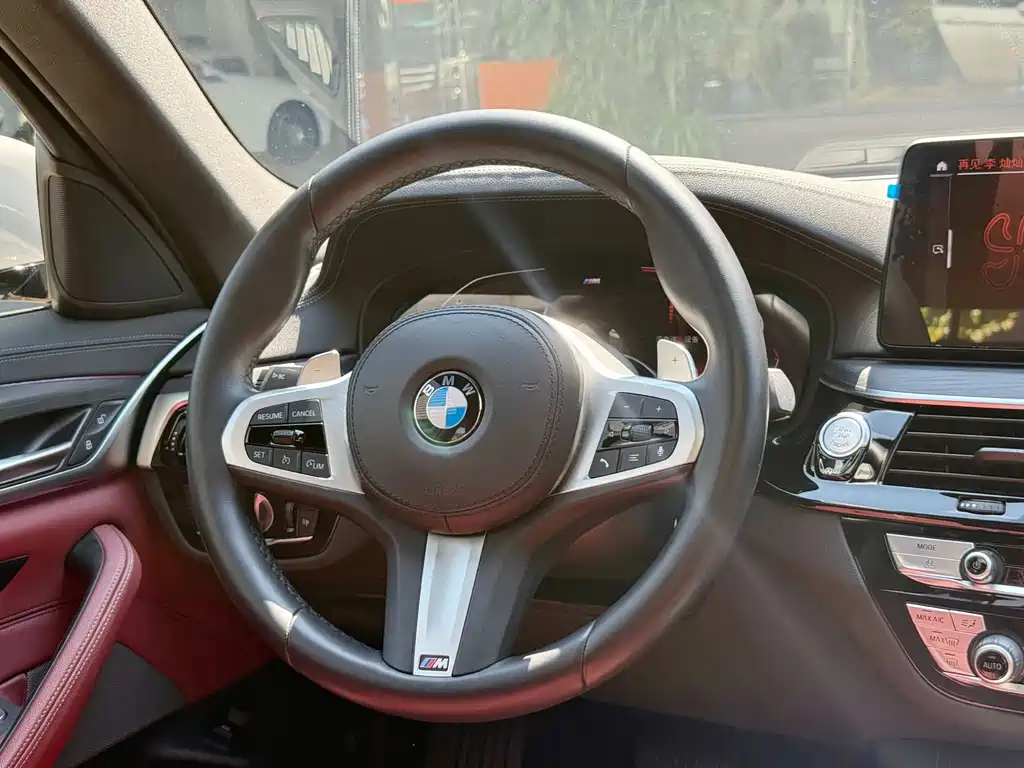 BMW 5 Series — миниатюра 14