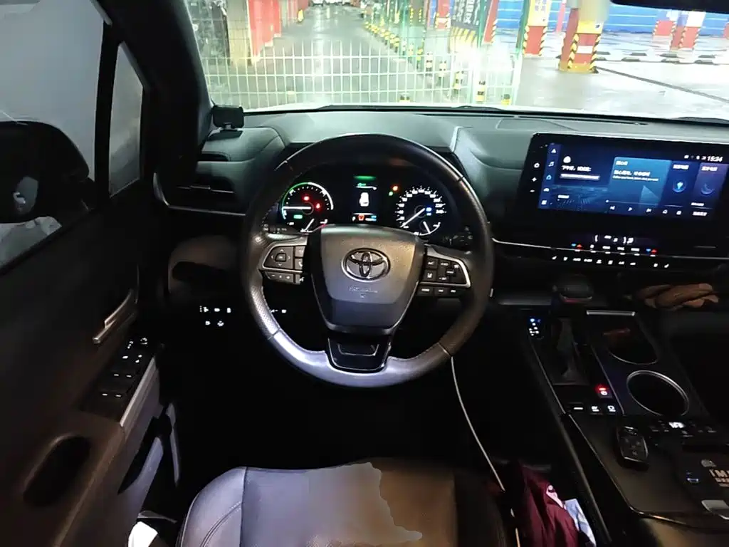 Toyota Sienna — миниатюра 11