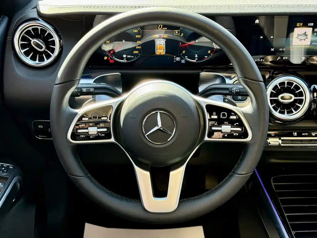 Mercedes-Benz GLB — миниатюра 6