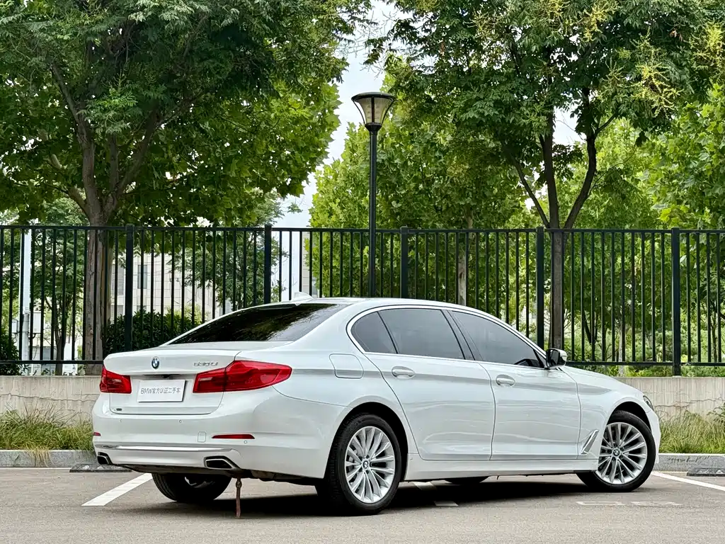 BMW 5 Series — миниатюра 26