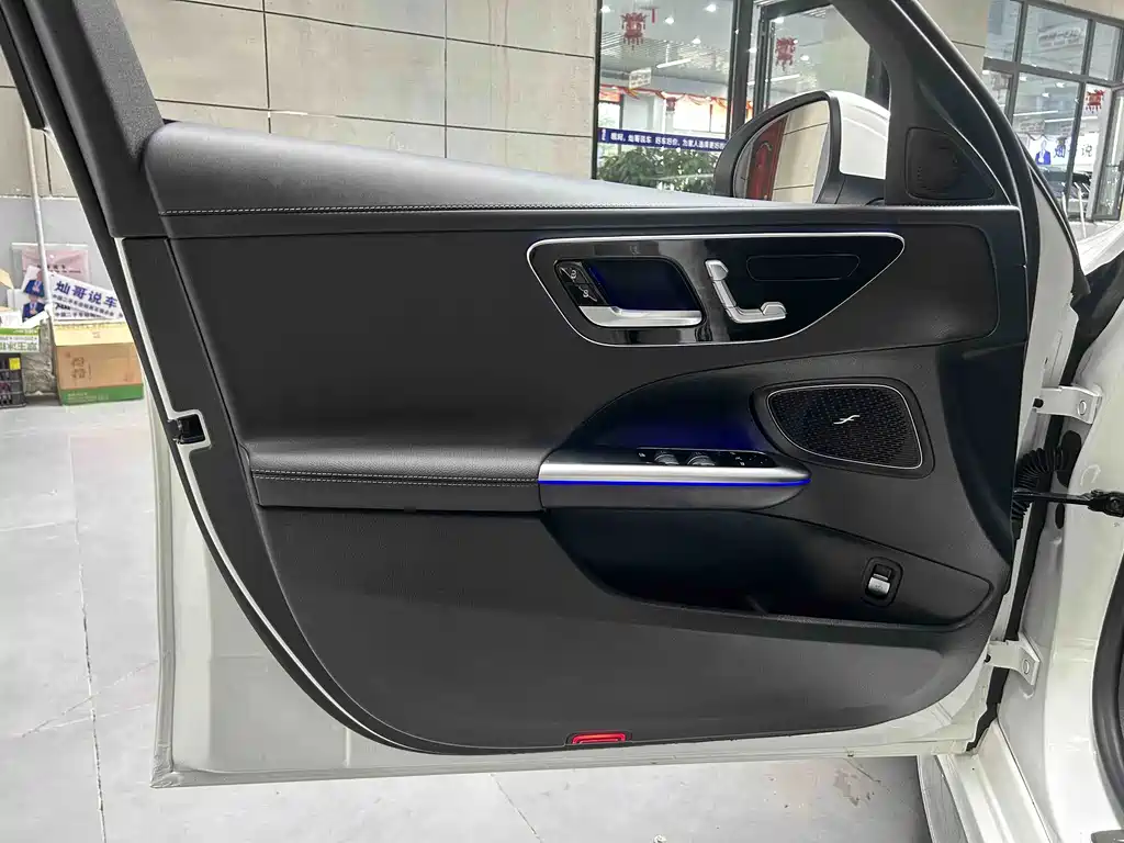 Mercedes-Benz C-Class — миниатюра 8
