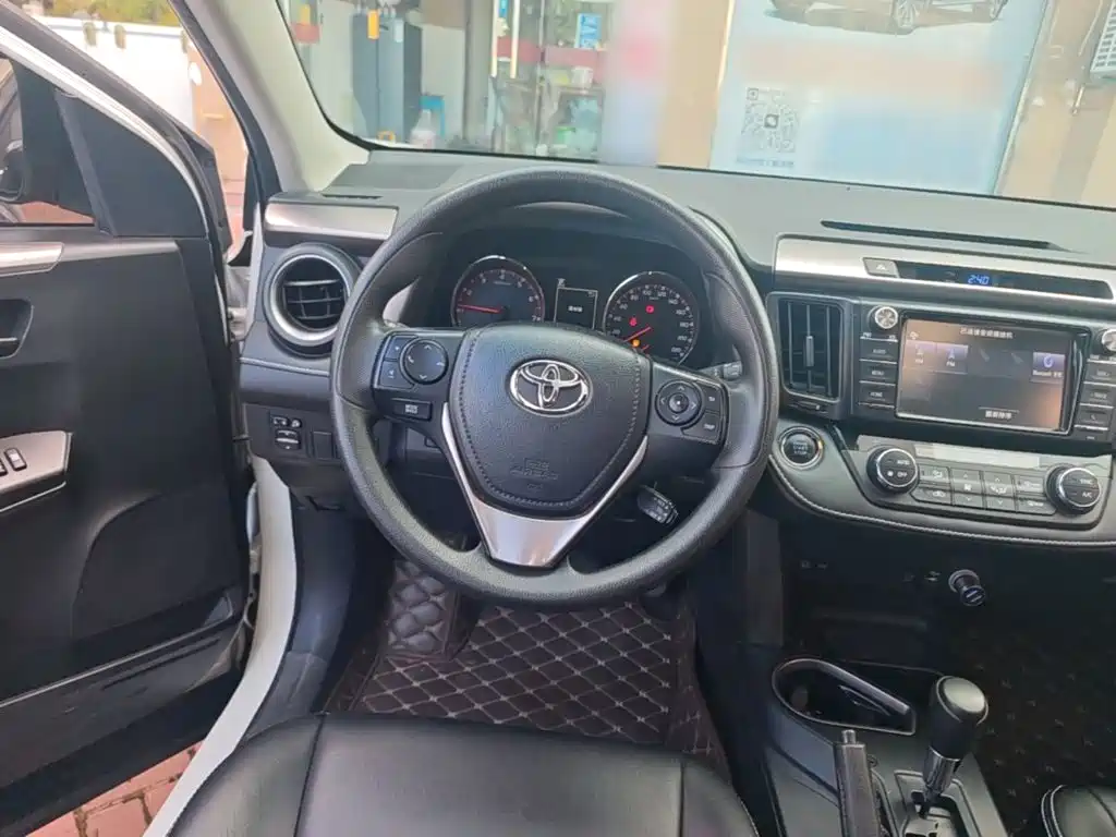 Toyota RAV4 — миниатюра 11
