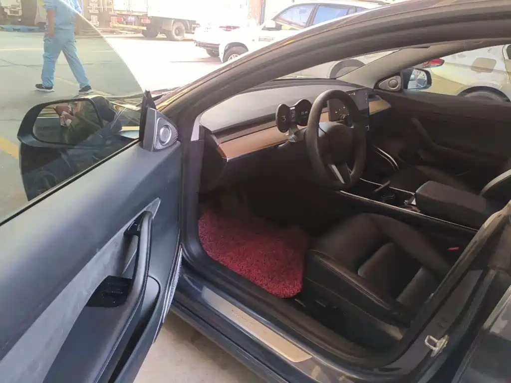 Tesla Model 3 — миниатюра 16