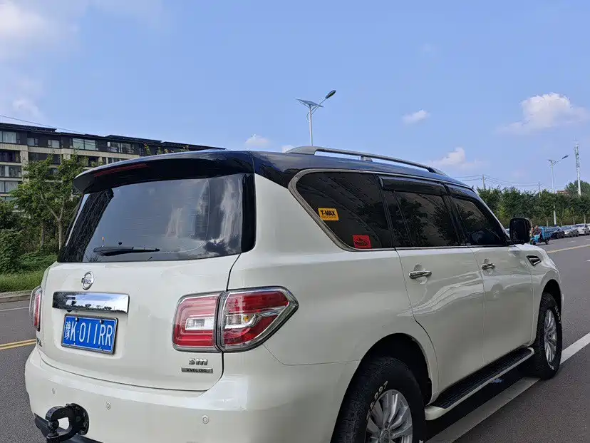 Nissan Patrol — миниатюра 6