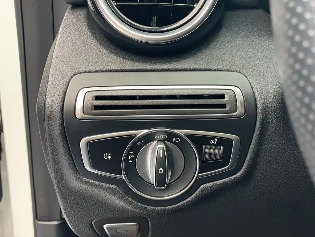 Mercedes-Benz C-Class — миниатюра 17