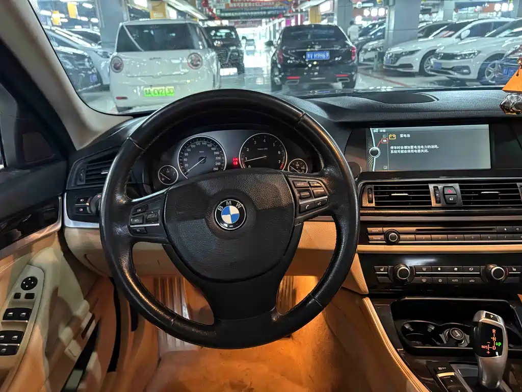 BMW 5 Series — миниатюра 7