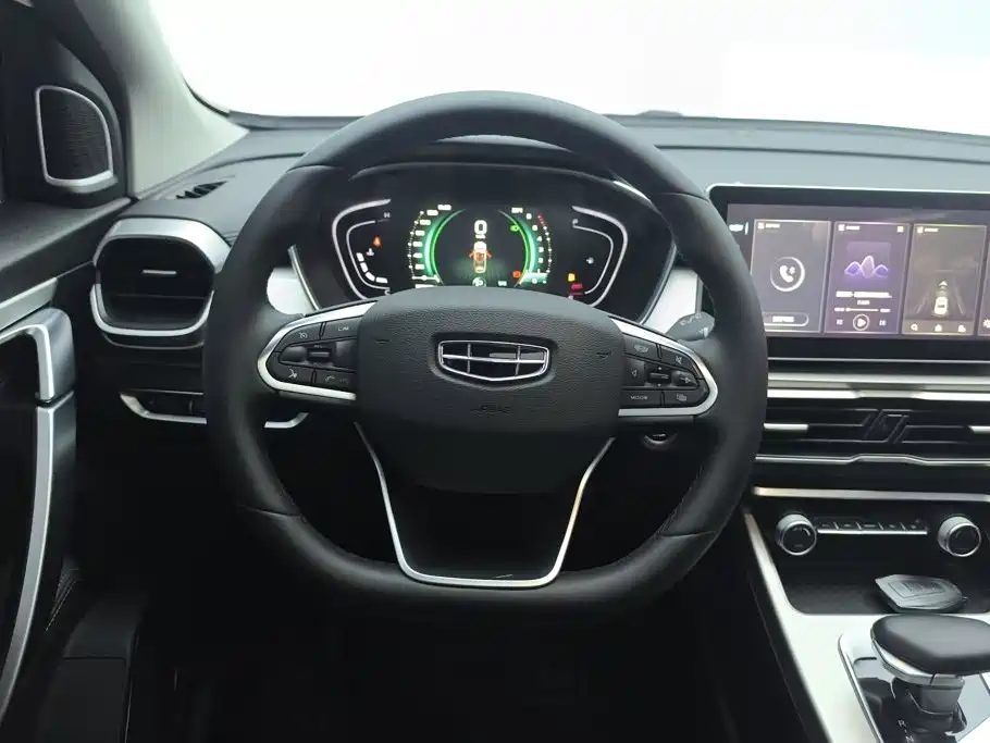 Geely Binyue — миниатюра 15