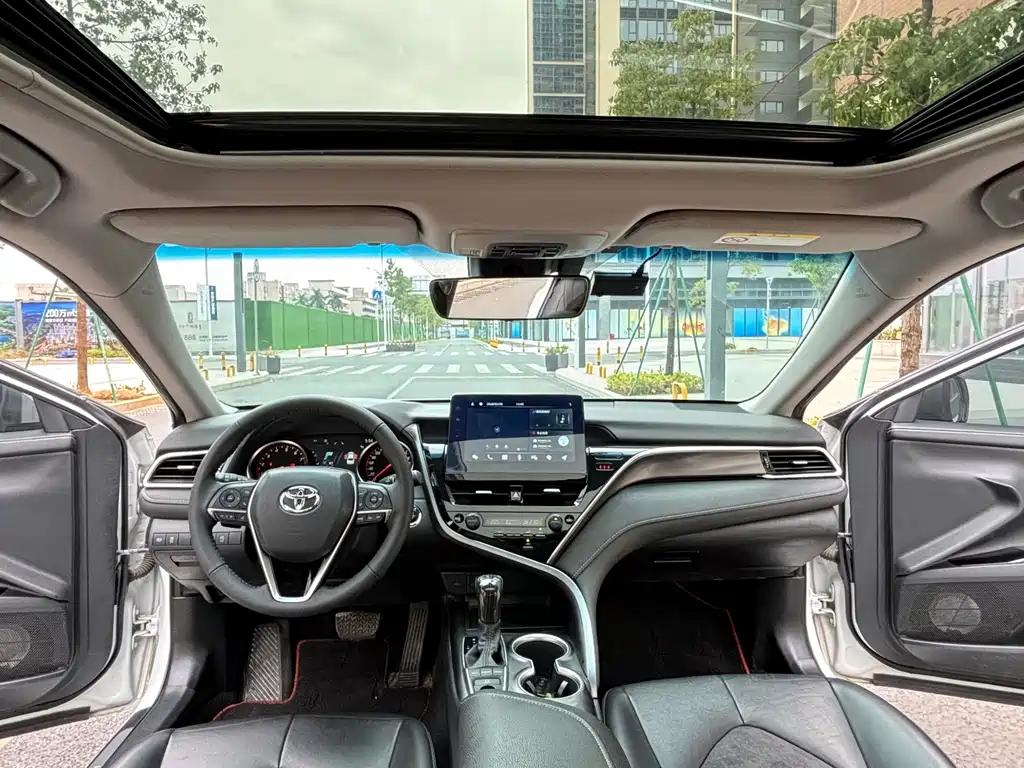 Toyota Camry — миниатюра 13