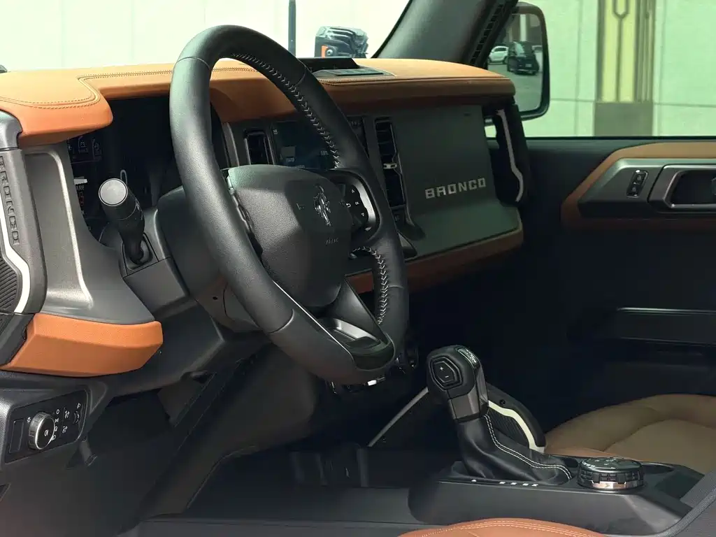 Ford Bronco — миниатюра 3